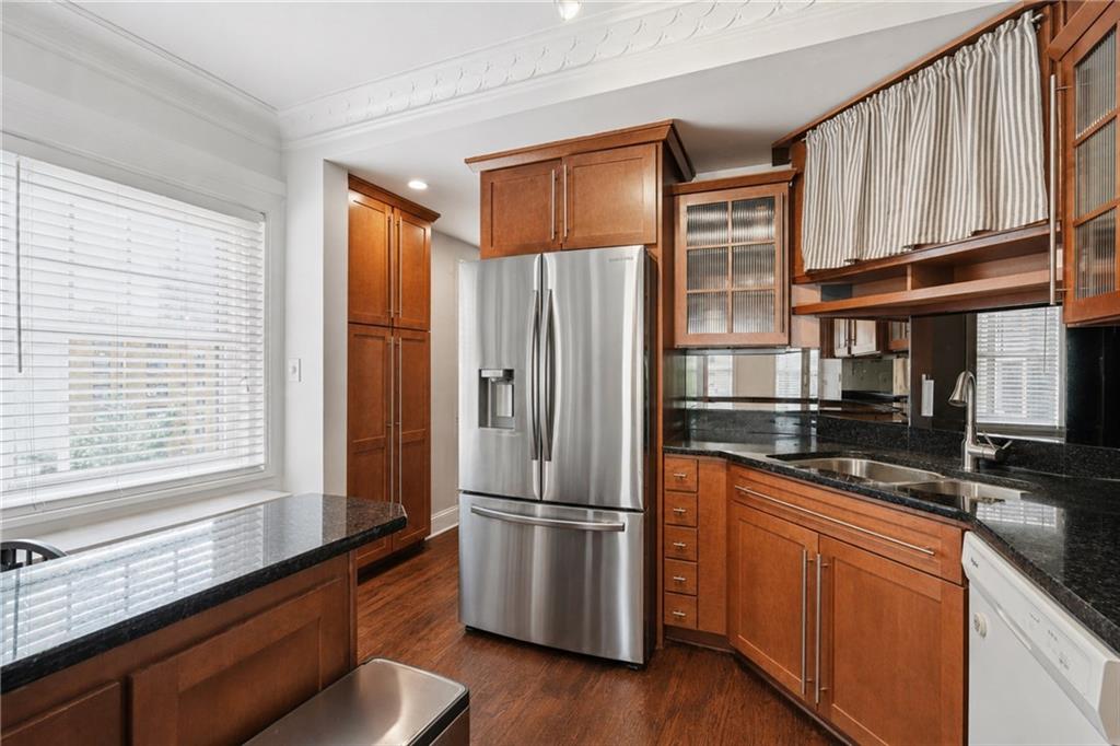 807 W 48th Street Property Photo 12