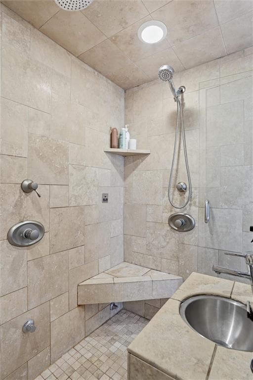 807 W 48th Street Property Photo 19
