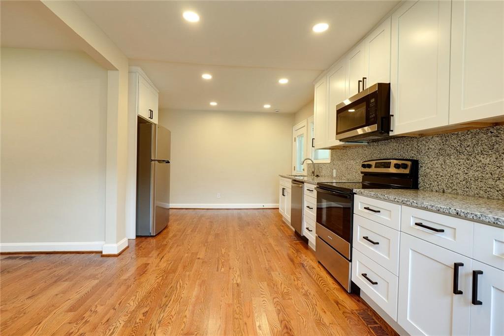 714 E Gudgell Avenue Property Photo 7