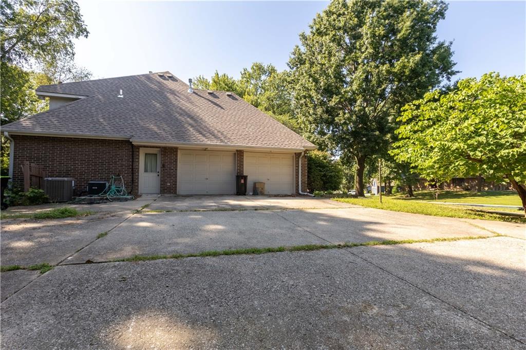 715 Sunset Lane Property Photo 3