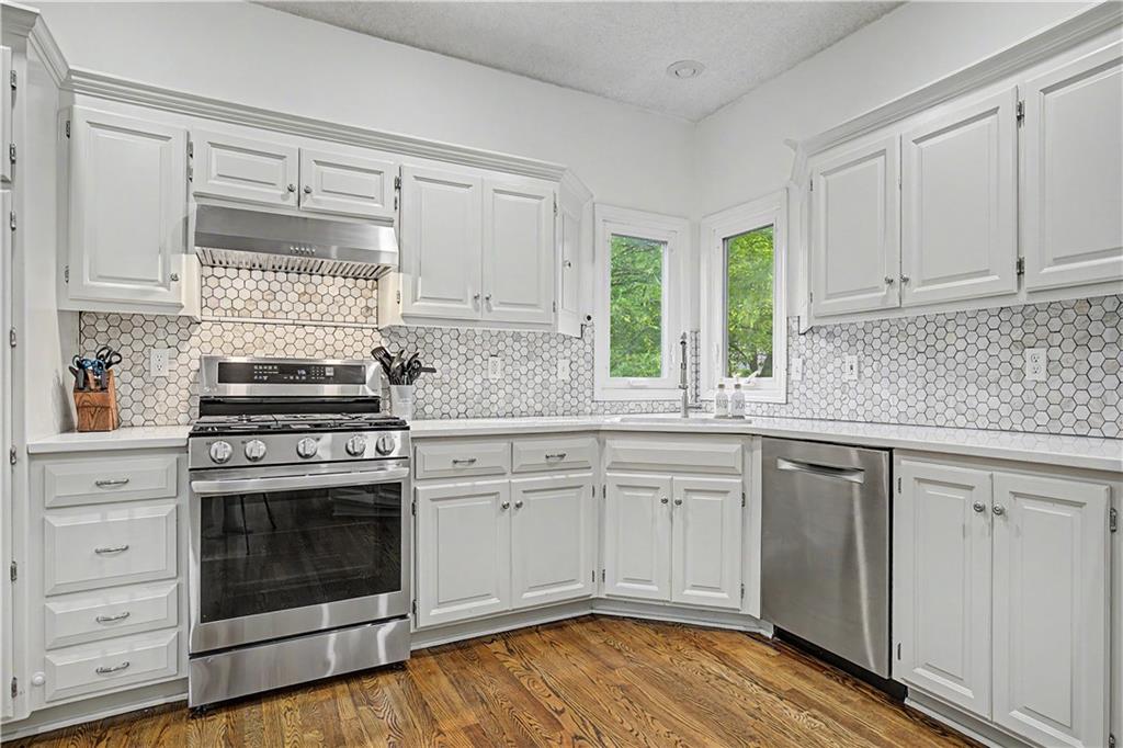 7228 Widmer Road Property Photo 4