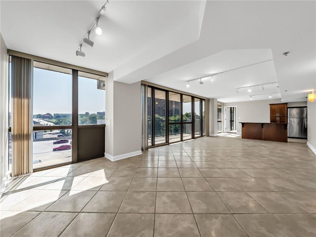 600 E Admiral Boulevard Property Photo 16