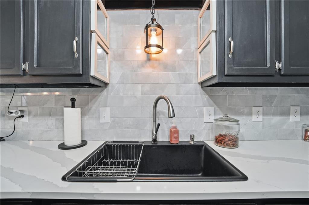 914 Gregory Street Property Photo 24