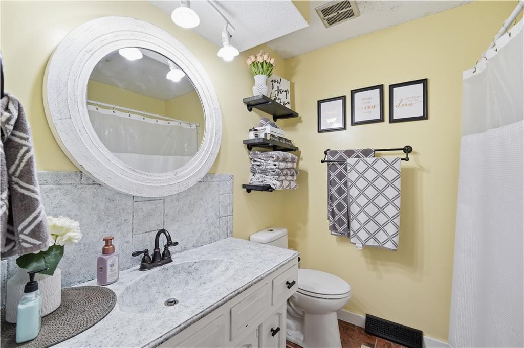 914 Gregory Street Property Photo 28