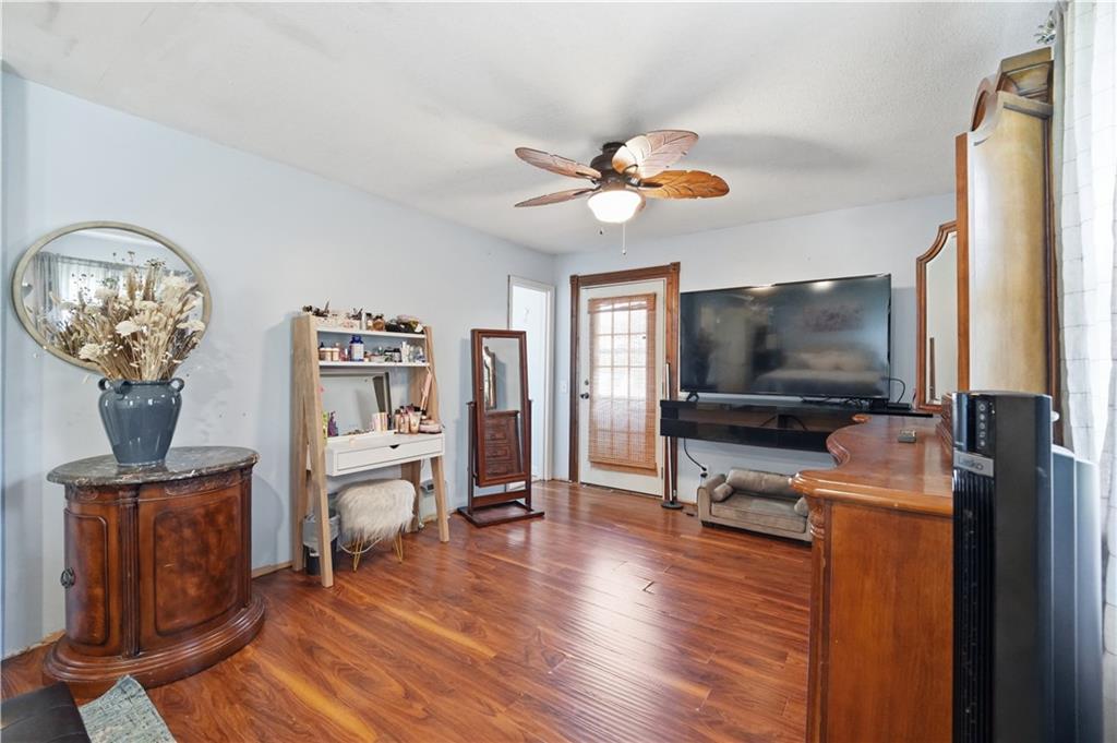 914 Gregory Street Property Photo 32