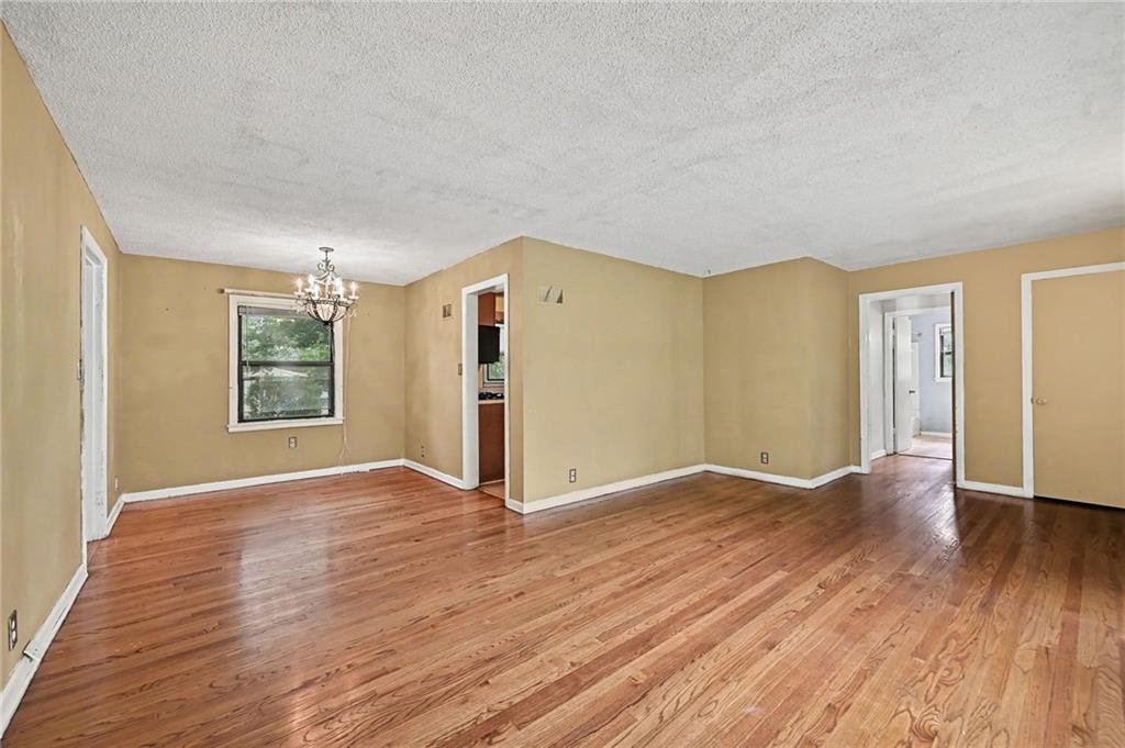 2449 S 49th Terrace Property Photo 4