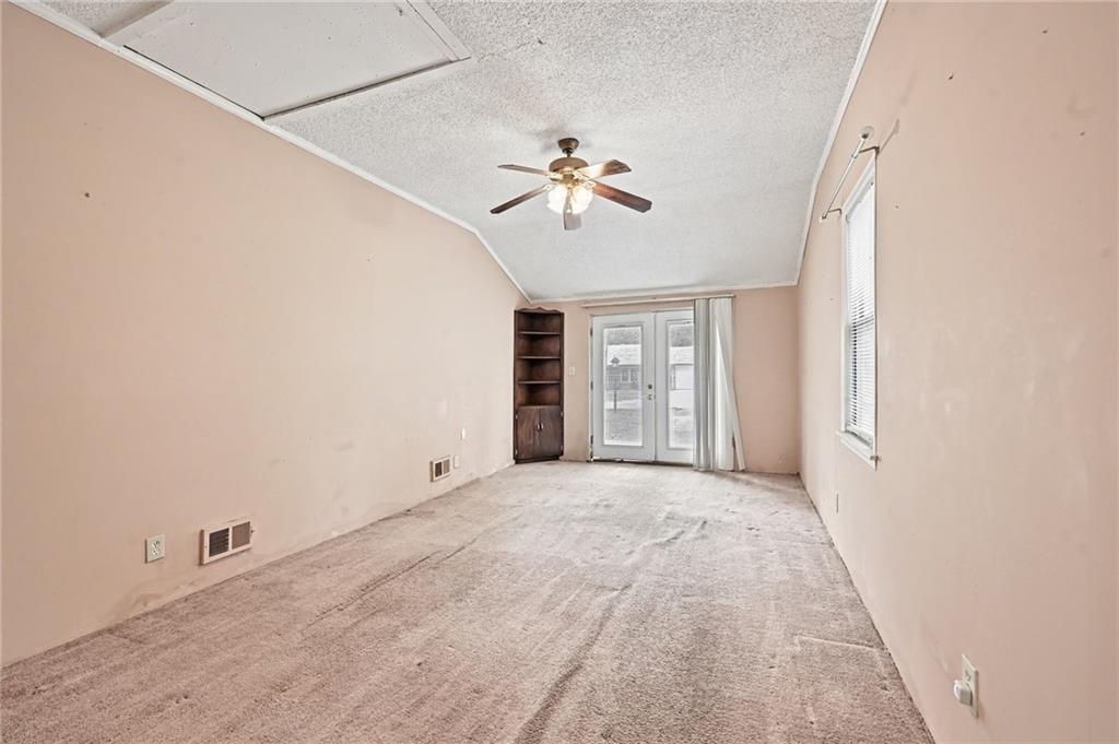 2449 S 49th Terrace Property Photo 10