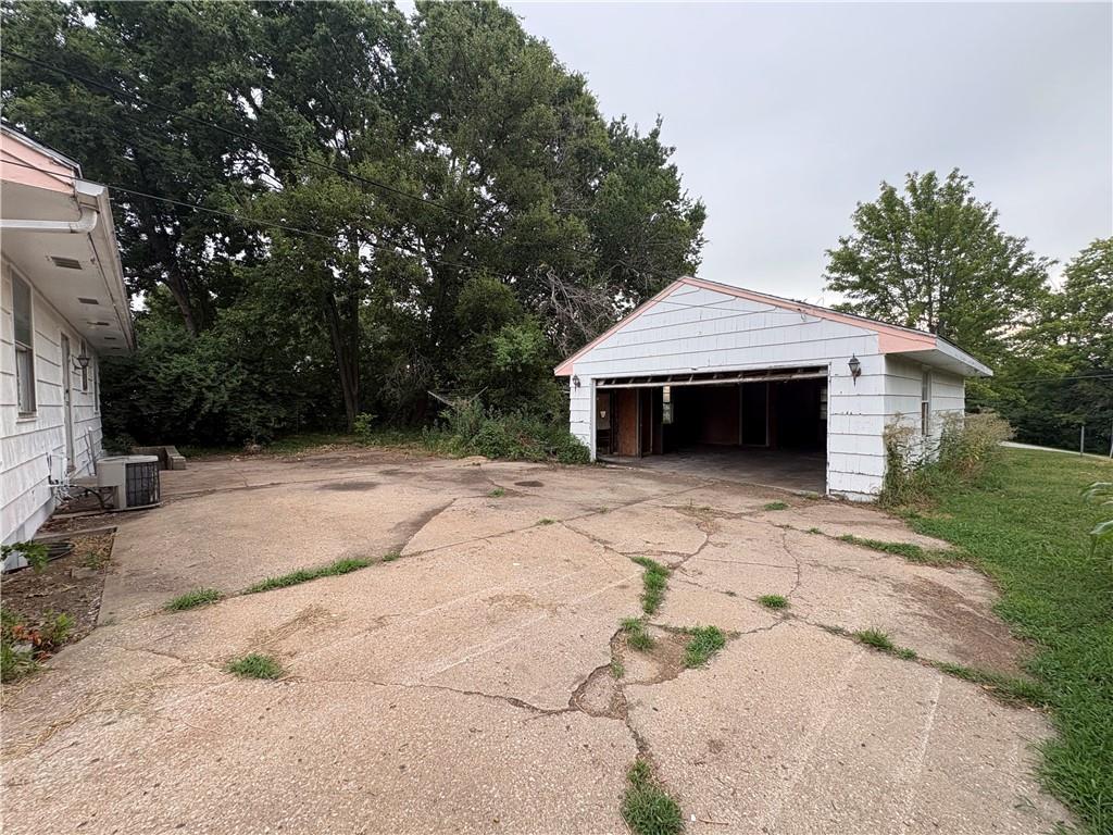 5049 N Brighton Avenue Property Photo 3