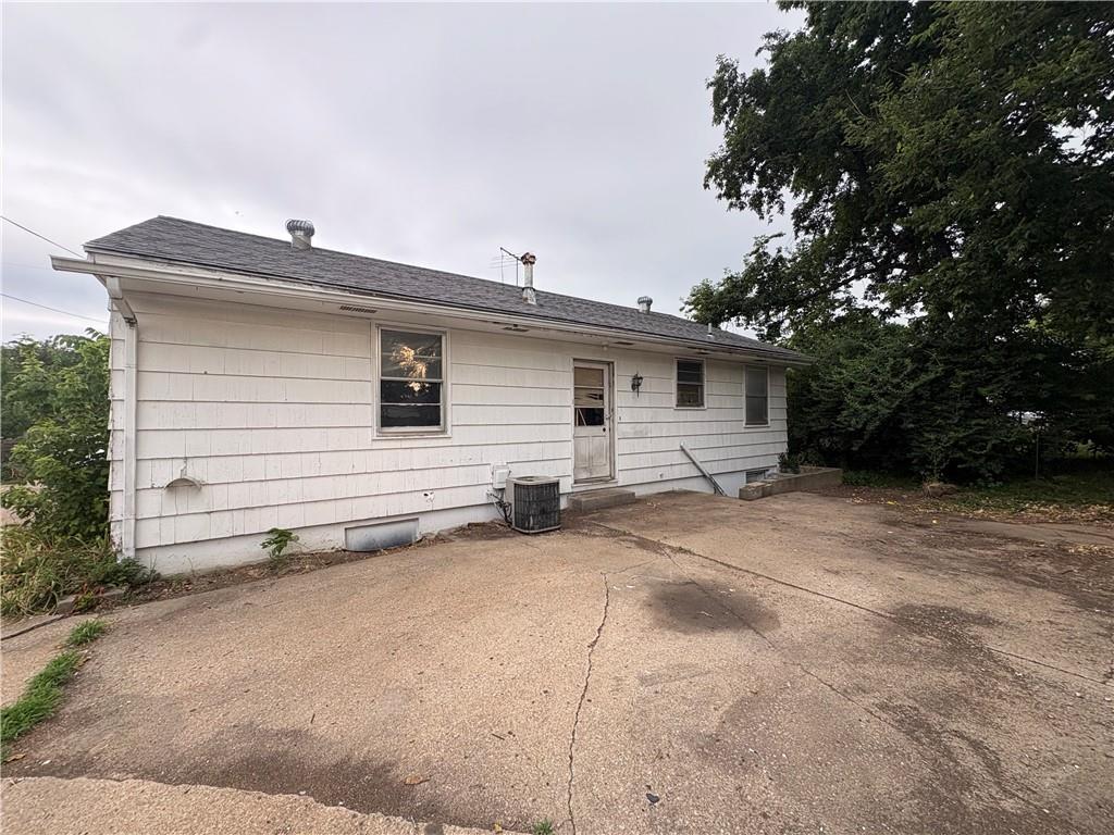 5049 N Brighton Avenue Property Photo 4