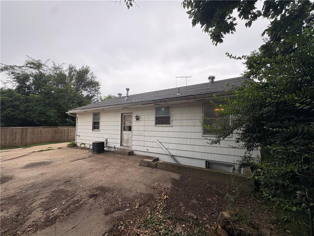 5049 N Brighton Avenue Property Photo 6