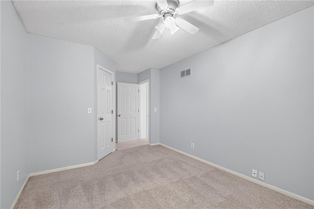 9109 W 126th Terrace Property Photo 33