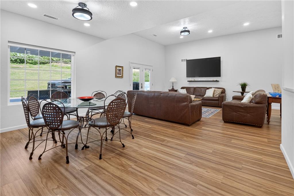 2015 S Lees Summit Road Property Photo 6