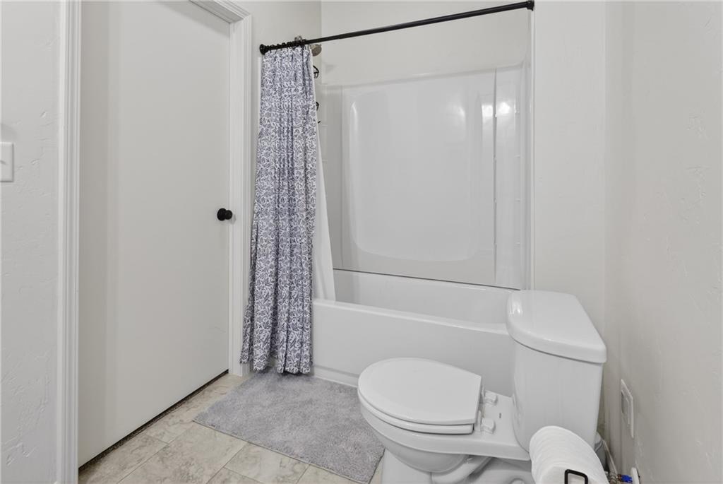 2015 S Lees Summit Road Property Photo 10