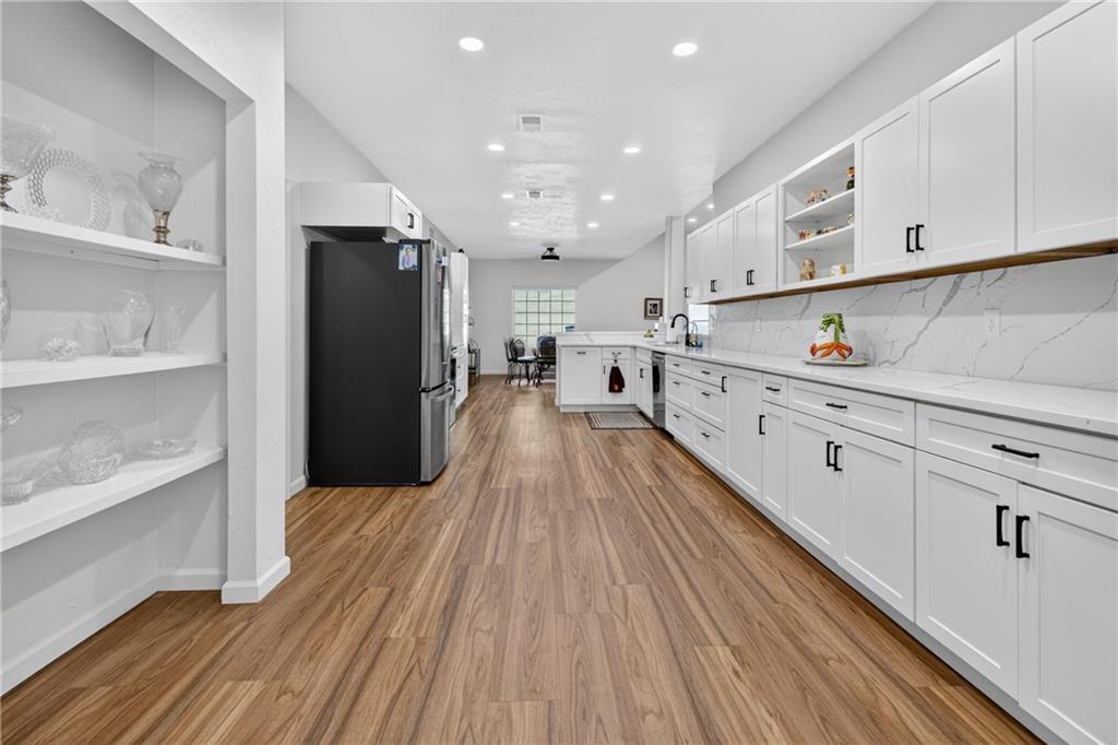 2015 S Lees Summit Road Property Photo 12
