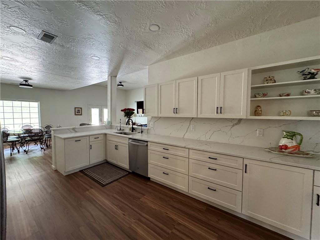 2015 S Lees Summit Road Property Photo 13