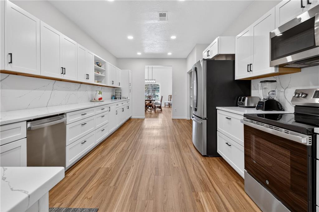 2015 S Lees Summit Road Property Photo 15