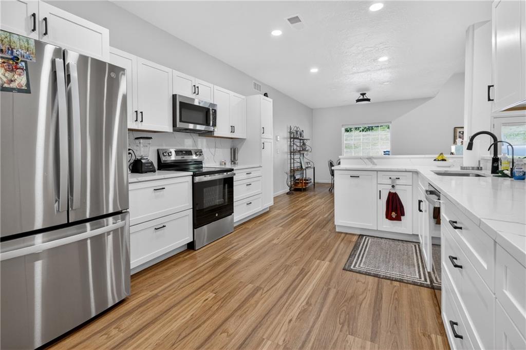 2015 S Lees Summit Road Property Photo 16