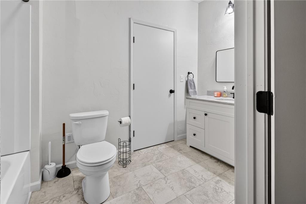 2015 S Lees Summit Road Property Photo 19