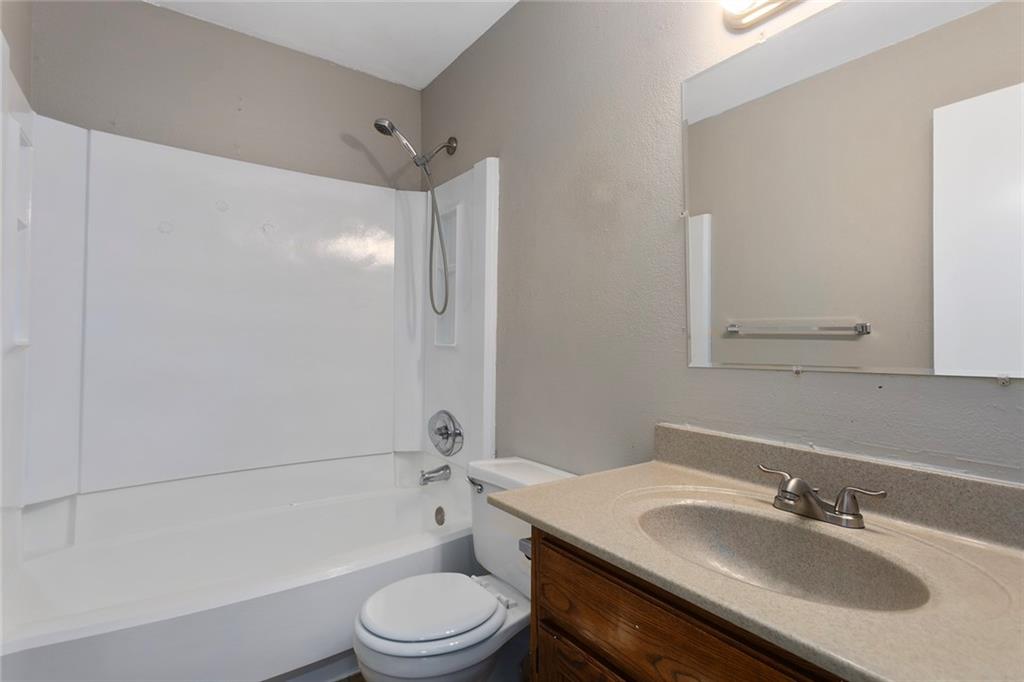 2621 N 155th Terrace Property Photo 10