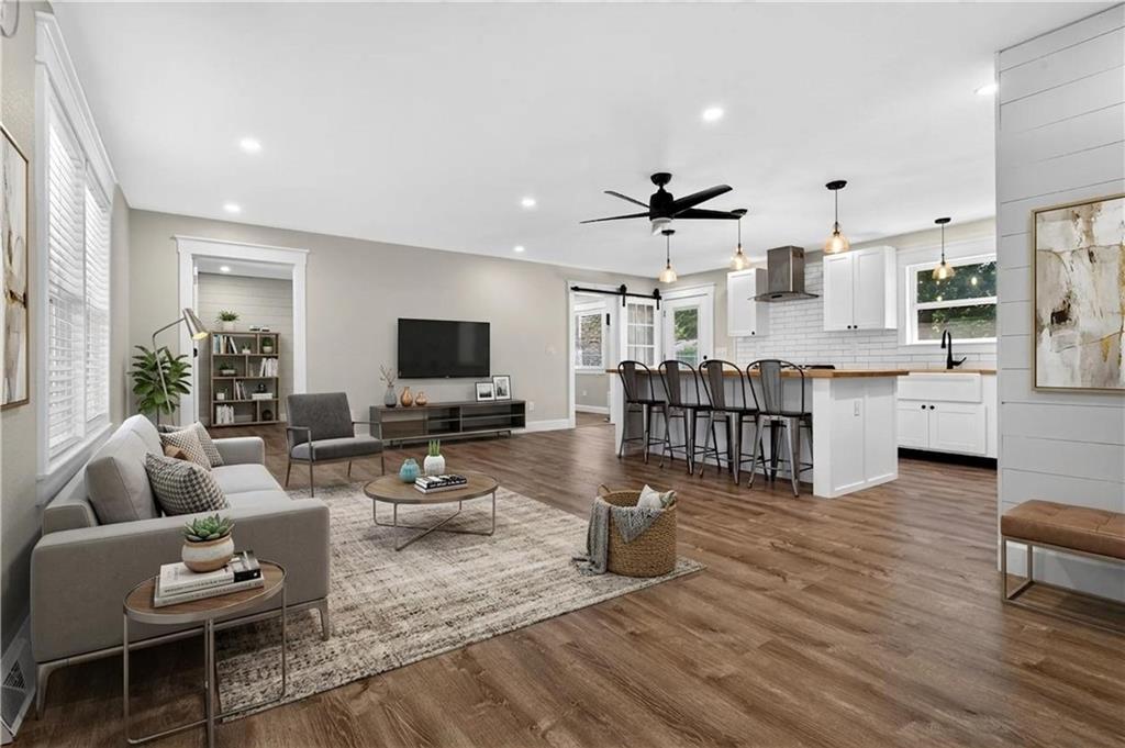 1811 Richards Road Property Photo 8