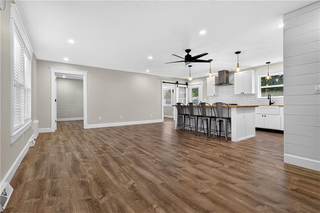 1811 Richards Road Property Photo 9