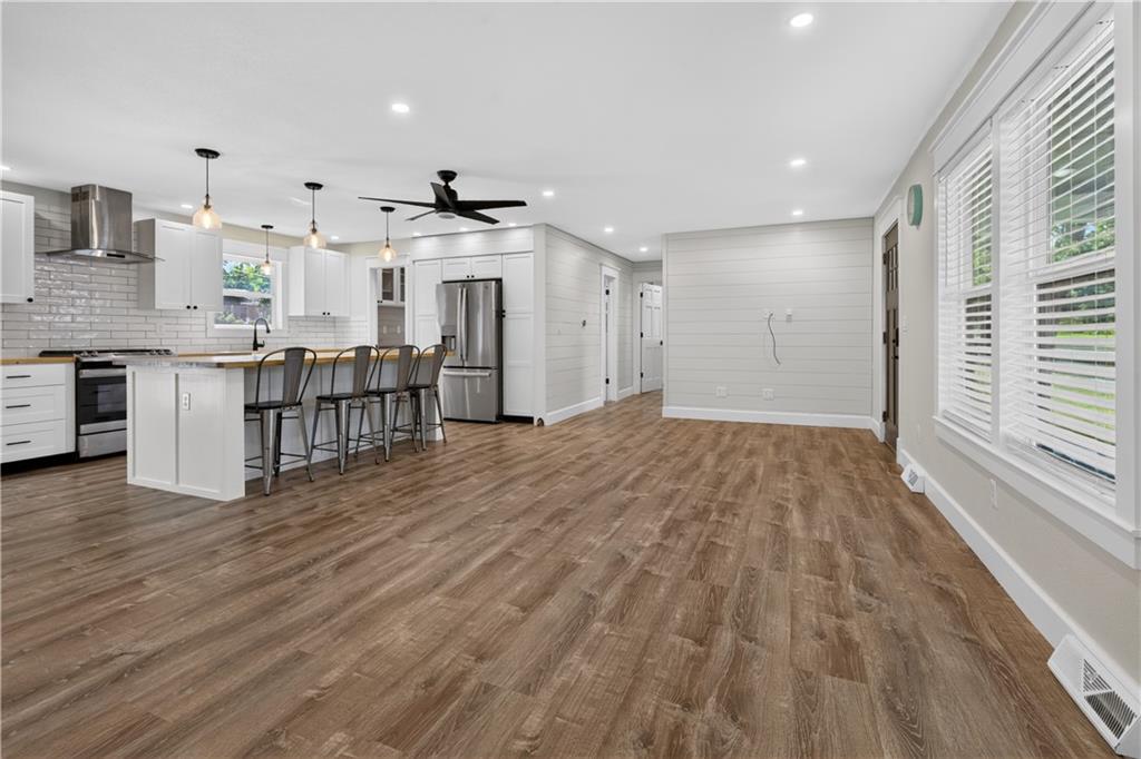 1811 Richards Road Property Photo 10