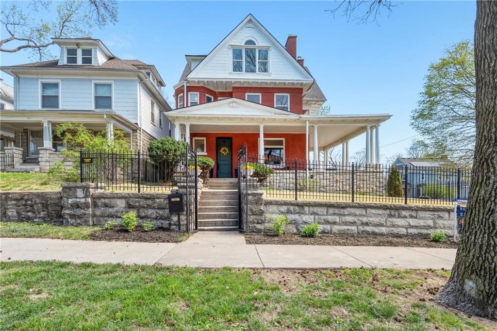 415 Benton Boulevard Property Photo 1