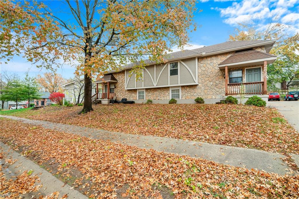 2825 & 2829 Tepee Avenue Property Photo 6