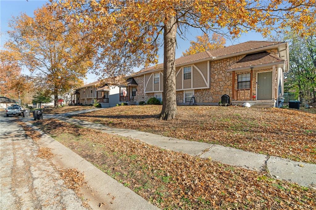 2825 & 2829 Tepee Avenue Property Photo 8