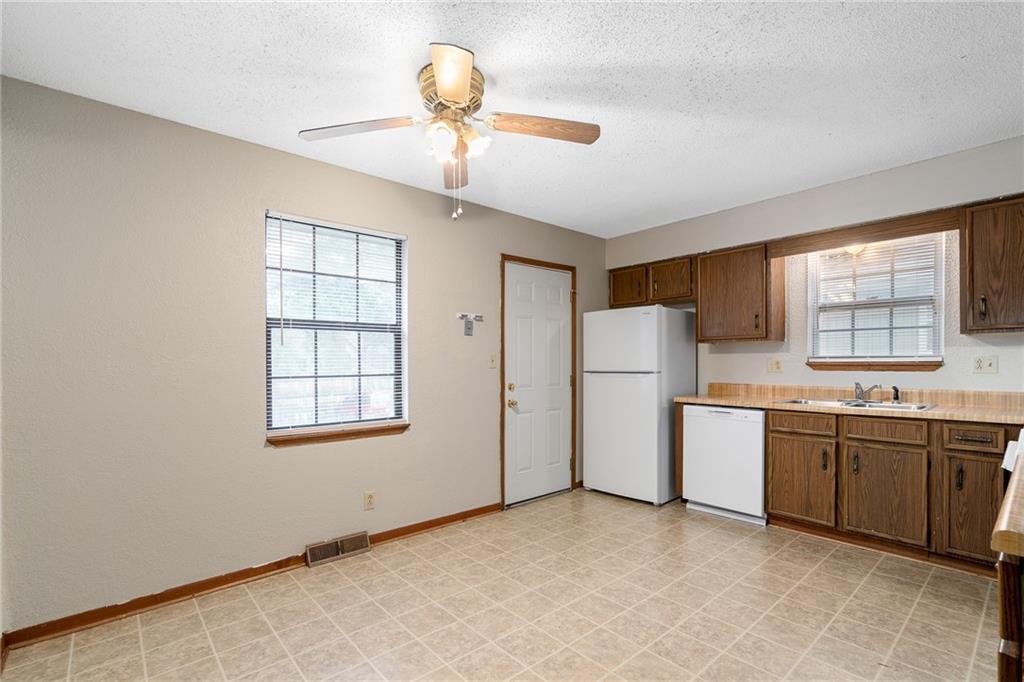 2825 & 2829 Tepee Avenue Property Photo 22