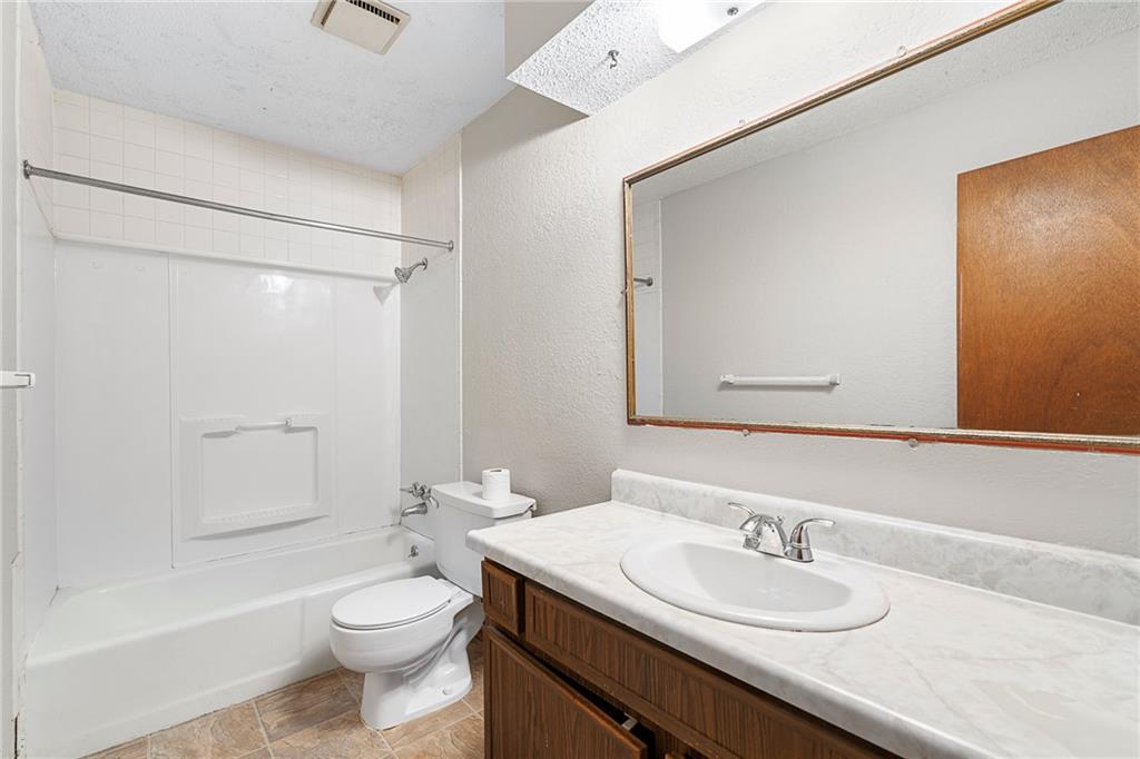2825 & 2829 Tepee Avenue Property Photo 27