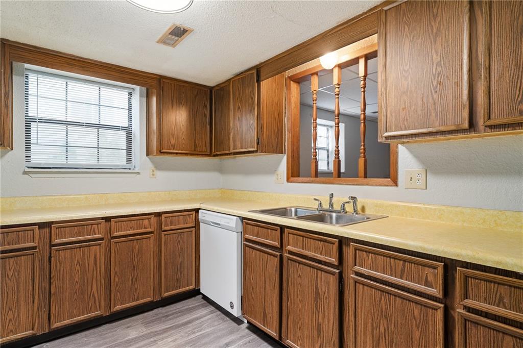 2825 & 2829 Tepee Avenue Property Photo 38