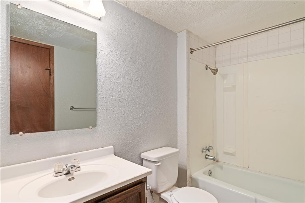 2825 & 2829 Tepee Avenue Property Photo 43
