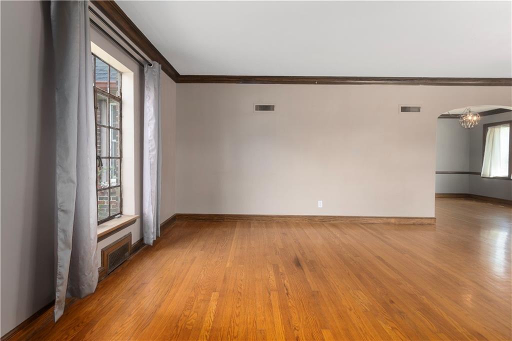 3200 Everett Avenue Property Photo 6