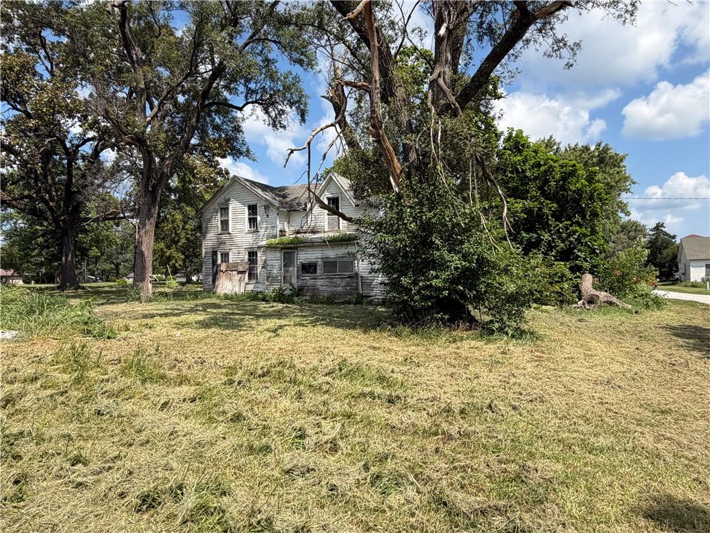 590 4th Street Property Photo 5