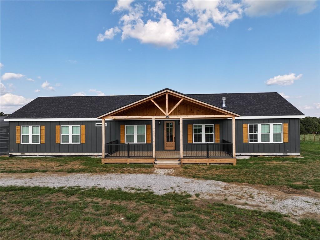 9735 S 325 Road Property Photo 3