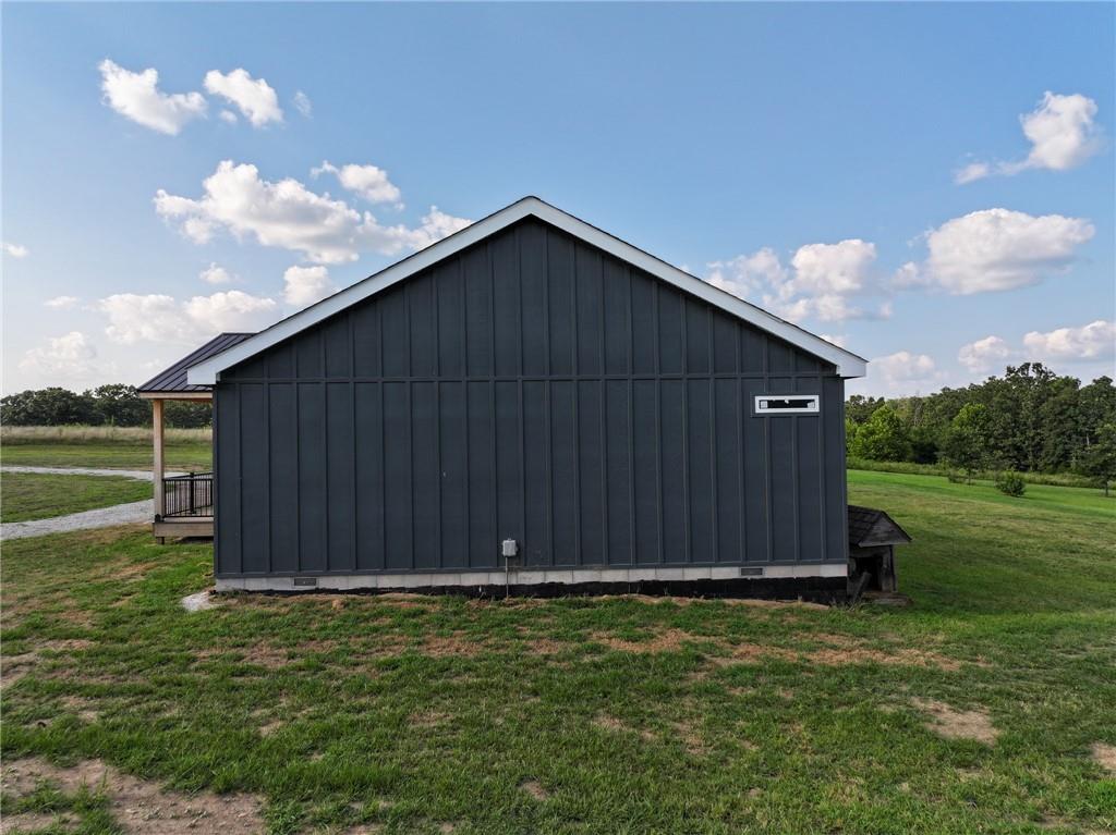 9735 S 325 Road Property Photo 4