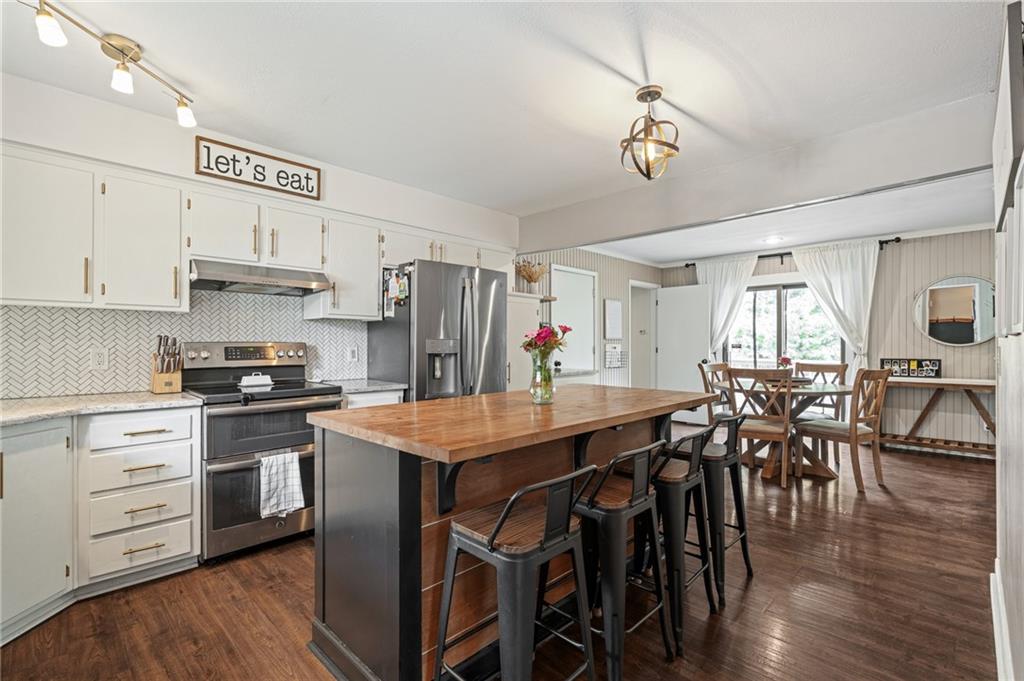 2416 W Post Oak Road Property Photo 6