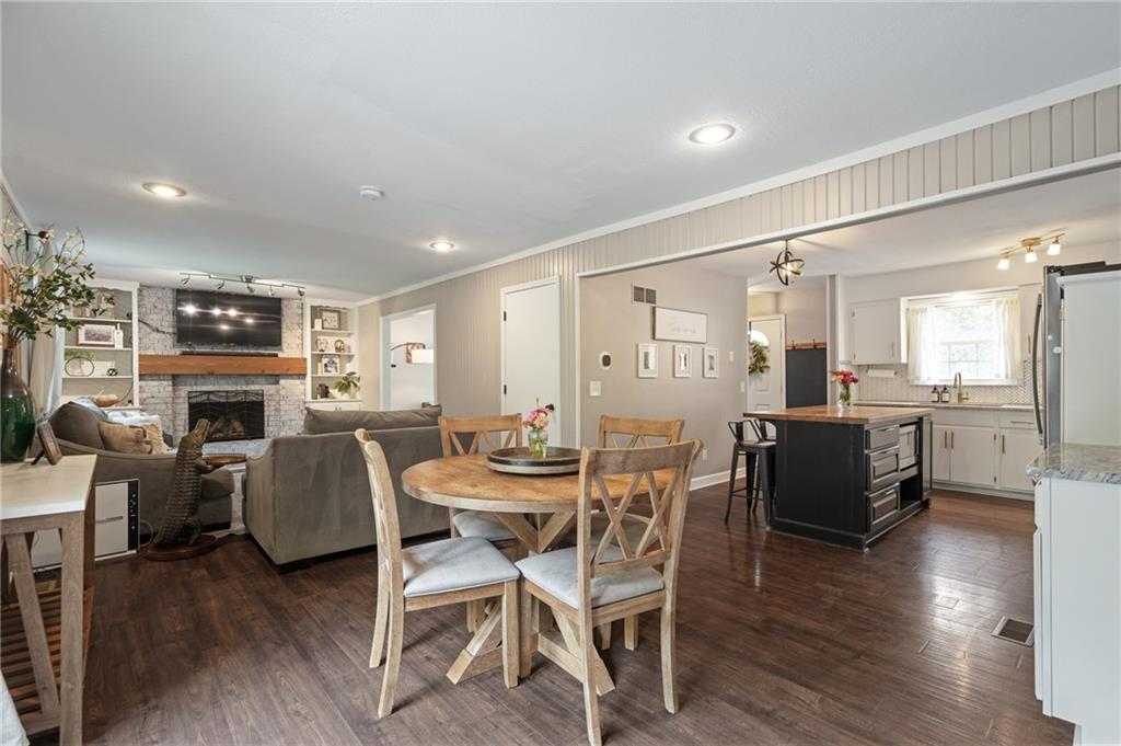 2416 W Post Oak Road Property Photo 10