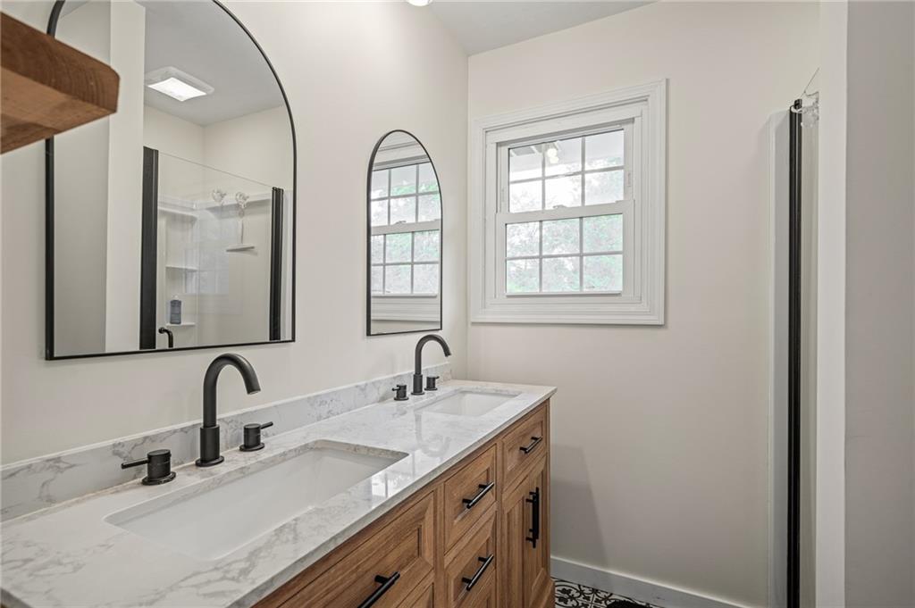 2416 W Post Oak Road Property Photo 34