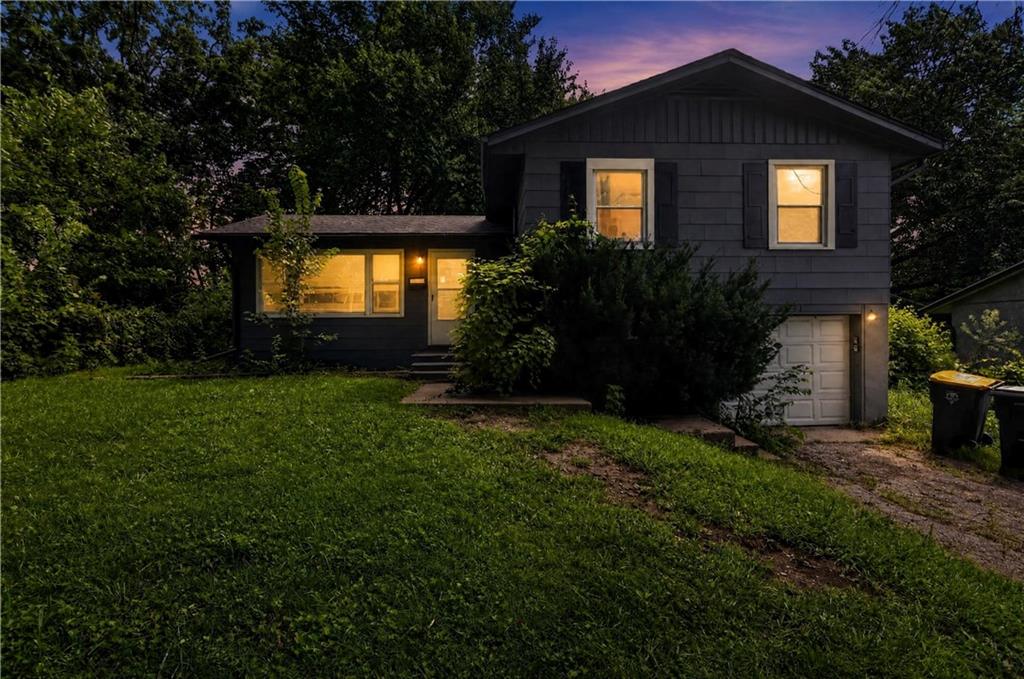 4131 E Vineyard Road Property Photo 2