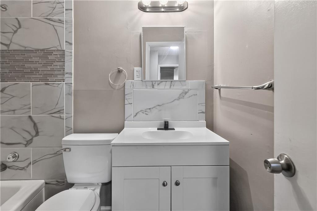 4131 E Vineyard Road Property Photo 11