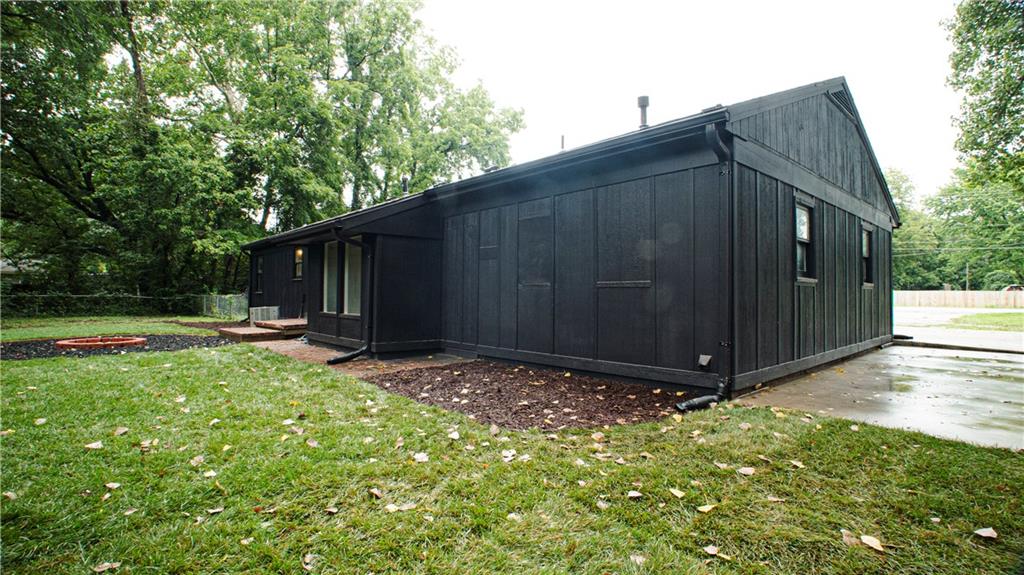 18405 E Truman Road Property Photo 6