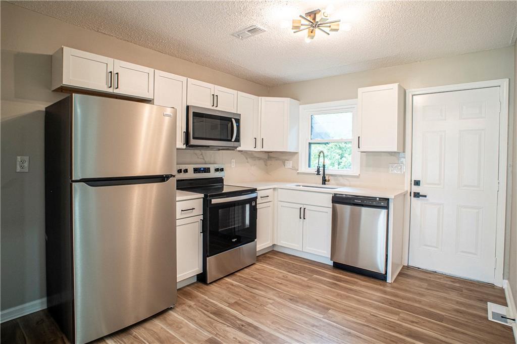 18405 E Truman Road Property Photo 13
