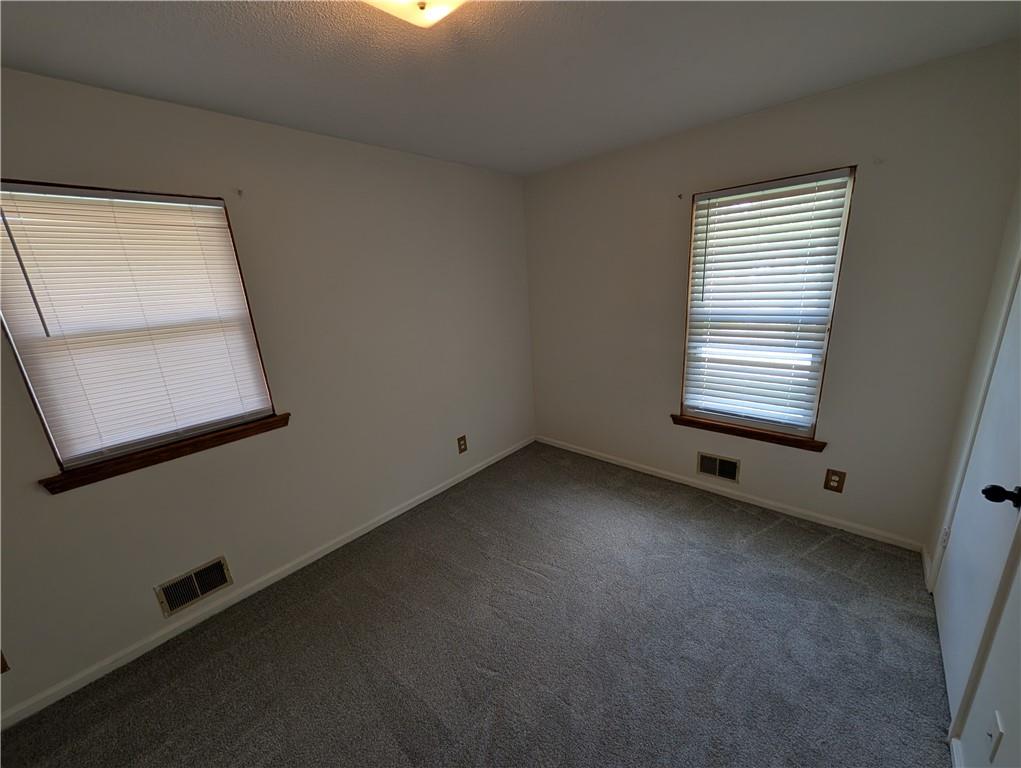 8 Nw Noel Street Property Photo 6