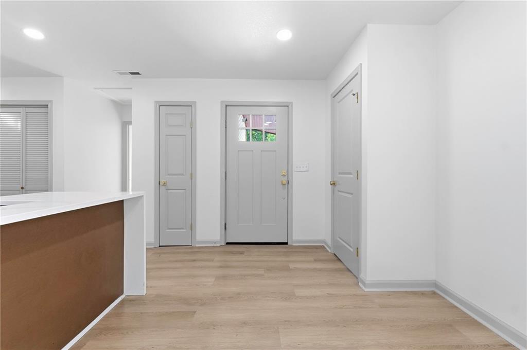 5429 Maple Street Property Photo 4
