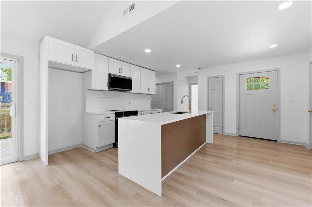 5429 Maple Street Property Photo 6
