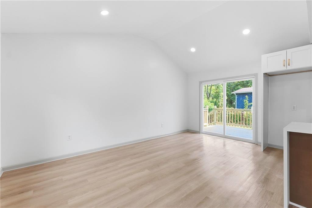 5429 Maple Street Property Photo 10