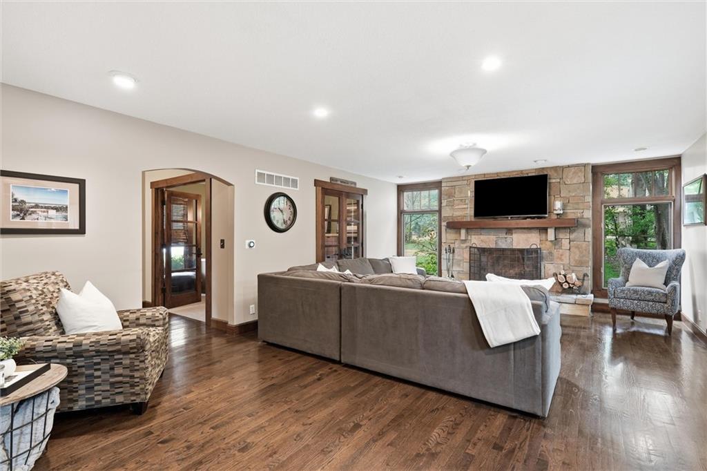 14900 S Rosehill Road Property Photo 8