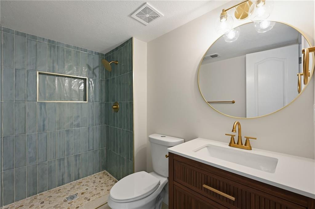 5621 W 151st Terrace Property Photo 20